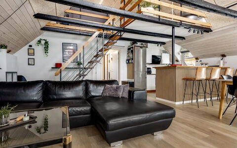Milutin - 650M from the Sea: Madera, Piso, Techo, Suelo, Suelos De Madera, Diseño De Interiores, Mueble, Madera Dura, Habitación, Sala