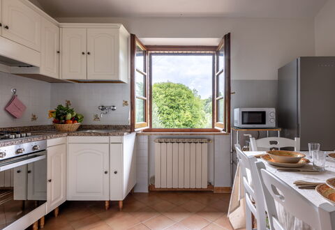 Oliveto Del Cantarello: Diseño De Interiores, Aparato De Cocina, Cocina, Madera, Mueble, Piso, Electrodoméstico, Gabinetes, Mostrador, Habitación