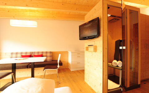 Jerzens 199: Madera, Diseño De Interiores, Techo, Habitación, Manchas De Madera, Madera Dura, Barniz, Lámpara, Hotel, Sala