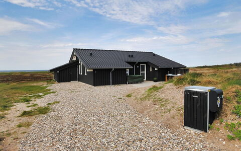 Arisa - 100M to the Fjord: Casa, Techo, Casa, Cabaña, Arbusto, Cobertura Del Suelo, Inmuebles, Casa De Campo, Vía Muerta, Edificios Del Jardín