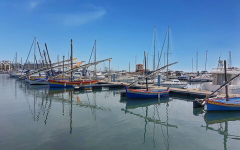 Les Supers Marines: Barco, Azul, Agua, Cuerpo De Agua, Watercraft, Barcos Y Canotaje - Efectos Y Equipo, Centro De Deportes Acuáticos, Camino Acuático, Mástil
