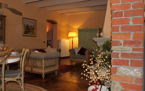 Holiday Home Croce With Spa: Mueble, Diseño De Interiores, Pared, Piso, Madera, Silla, Suelo, Sala, Habitación, Encendiendo