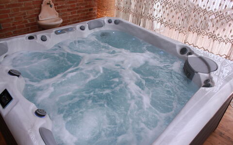 Holiday Home Croce With Spa: Arreglo De Tubería, Bañera, Jacuzzi, Plomería, Baño, Grifo