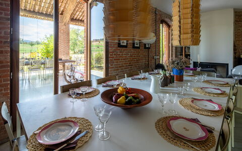 Villa Poggio Zucchino, Pool, Wellness, Piacenza: Mueble, Ladrillo, Diseño De Interiores, Enladrillado, Mesa, Silla, Cocina Y Comedor Mesa, Restaurante, Techo, Comedor