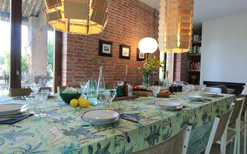 Villa Poggio Zucchino, Pool, Wellness, Piacenza: Mueble, Diseño De Interiores, Mesa, Silla, Madera, Lámpara, Comedor, Encendiendo, Cocina Y Comedor Mesa, Candelabro