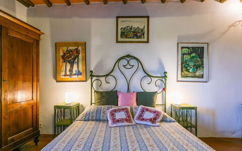Ridaldi: Habitación, Mueble, Diseño De Interiores, Cama, Lecho, Sábana, Marco De La Cama, Techo, Linos, Habitación