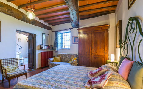 Ridaldi: Pared, Casa, Casa, Mueble, Villa, Habitación, Planta De Casa, Cama, Linos, Hotel