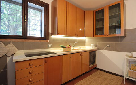 Villa Rosa Apartment: Mostrador, Gabinetes, Cocina, Madera, Piso, Diseño De Interiores, Fregadero, Aparato De Cocina, Lavabo, Alacena