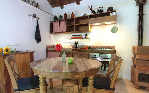 Chalet Fagarè, Pool, Sauna, Prosecco Hills: Mueble, Diseño De Interiores, Piso, Madera, Suelo, Cocina, Gabinetes, Habitación, Encendiendo, Mesa