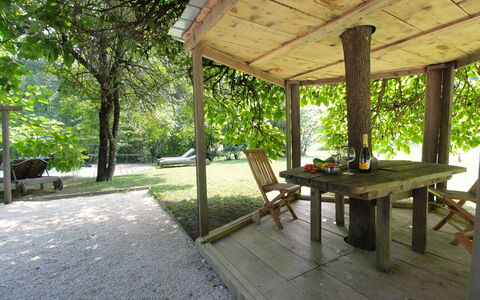 Chalet Fagarè, Pool, Sauna, Prosecco Hills: Mueble, Madera, Mueble Para Exteriores, Sombra, Mesa, Mesa Al Aire Libre, Porche, Silla, Madera Dura, Estructura Al Aire Libre