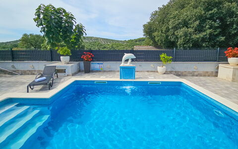 Vinovac: Piscina, Azul, Agua, Recurso, Material Compuesto, Ocio, Mueble Para Exteriores, Fuente De Agua, Eco Hotel, Sombra
