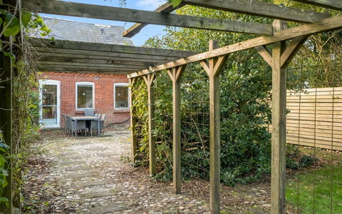 Nette - 2Km to the Fjord: Cabaña, Patio Interior, Yarda, Edificios Del Jardín, Cobertizo, Vía Muerta, Mueble Para Exteriores, Cuarto De Troncos, Estructura Al Aire Libre, Choza