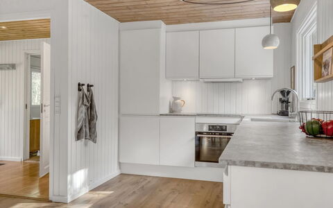 Ingamaj - 4Km from the Sea: Piso, Diseño De Interiores, Cocina, Suelo, Madera, Suelos De Madera, Mostrador, Techo, Aparato De Cocina, Mueble