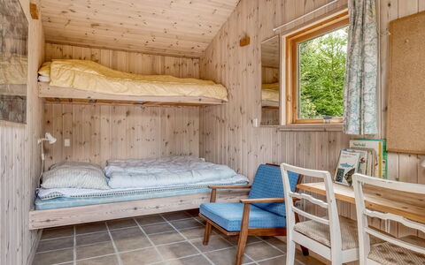 Ingamaj - 4Km from the Sea: Madera, Habitación, Techo, Suelo, Diseño De Interiores, Piso, Casa, Mueble, Cama, Manchas De Madera