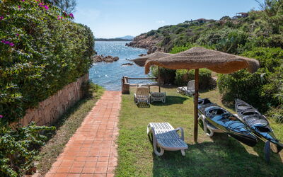 La Maddalena 691: Recurso, Eco Hotel, Piscina, Apuntalar, Paraguas, Inmuebles, Costa, Mueble Para Exteriores, Zona Tropical, Ciudad De Vacaciones