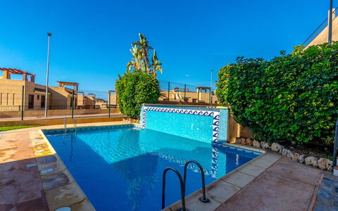 Collados Zieschang: Azul, Piscina, Material Compuesto, Recurso, Fuente De Agua, Sombra, Thermae, Hotel, Centro De Ocio, Inmuebles