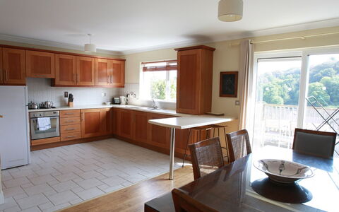 Glen Ard Hh No 1: Mueble, Diseño De Interiores, Piso, Mostrador, Cocina, Gabinetes, Suelo, Madera, Aparato De Cocina, Habitación