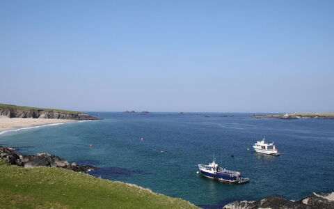 Dingle Cy (Tr4) - 3 Bed No 2: Azul, Barco, Agua, Cuerpo De Agua, Los Recursos Hídricos, Watercraft, Costa, Costeras Y Los Accidentes Geográficos Oceánico, Mar, Camino Acuático