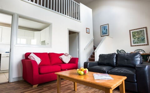 Spanish Cove(Tr4) D4 (Sleeps 5): Diseño De Interiores, Sofá, Mueble, Piso, Madera, Techo, Suelo, Sala, Habitación, Departamento