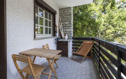 Larici: Silla, Mueble Para Exteriores, Yarda, Balcón, Alerce, Villa, Familia De Pino, Eco Hotel