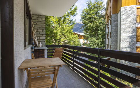Larici: Silla, Mueble Para Exteriores, Yarda, Balcón, Alerce, Villa, Familia De Pino, Eco Hotel