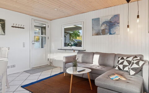 Tajo - 200M from the Sea: Piso, Diseño De Interiores, Pared, Suelo, Madera, Mueble, Sofá, Techo, Sala, Habitación