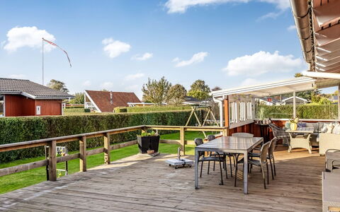 Ali - 500M from the Sea: Cabaña, Patio Interior, Yarda, Edificios Del Jardín, Cobertizo, Vía Muerta, Mueble Para Exteriores, Cuarto De Troncos, Estructura Al Aire Libre, Choza