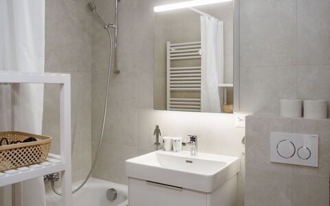 Apollo 2: Diseño De Interiores, Piso, Pared, Arreglo De Tubería, Suelo, Baño, Lavabo, Lavabo Del Baño, Espejo, Grifo