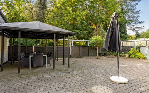 Ranka - 300M from the Sea: Cabaña, Patio Interior, Yarda, Edificios Del Jardín, Cobertizo, Vía Muerta, Mueble Para Exteriores, Cuarto De Troncos, Estructura Al Aire Libre, Choza