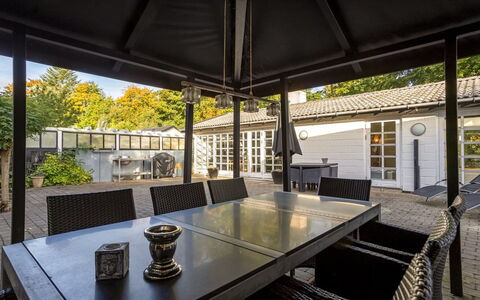 Ranka - 300M from the Sea: Cabaña, Patio Interior, Yarda, Edificios Del Jardín, Cobertizo, Vía Muerta, Mueble Para Exteriores, Cuarto De Troncos, Estructura Al Aire Libre, Choza