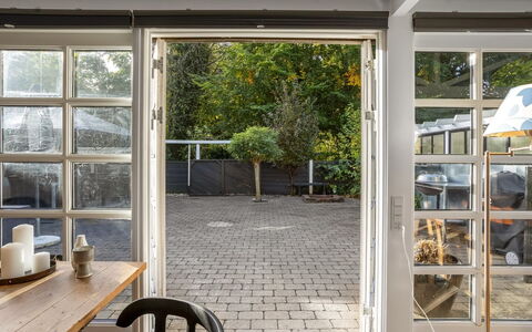 Ranka - 300M from the Sea: Cabaña, Patio Interior, Yarda, Edificios Del Jardín, Cobertizo, Vía Muerta, Mueble Para Exteriores, Cuarto De Troncos, Estructura Al Aire Libre, Choza