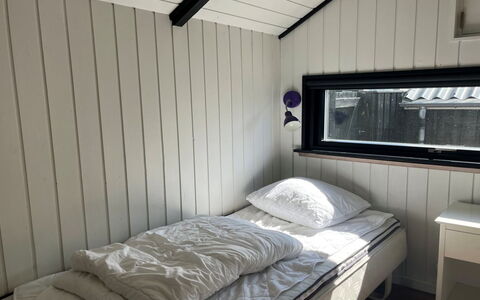 Filipa - 200M from the Sea: Madera, Habitación, Cama, Suelo, Sábana, Lecho, Marco De La Cama, Linos, Madera Dura, Tablón