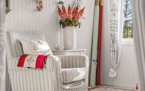 Kamilla - from the Sea: Mueble, Diseño De Interiores, Amortiguar, Textil, Arrojar La Almohada, Sala, Rosado, Habitación, Casa, Encendiendo