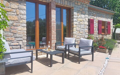 Les Pierres Fleuries: Mueble, Silla, Mueble Para Exteriores, Mesa, Mesa Al Aire Libre, Puerta, Sombra, Cocina Y Comedor Mesa, Patio, Jardín