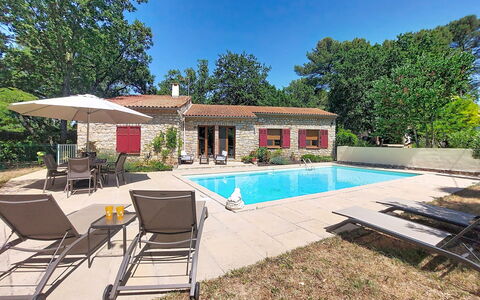 Les Pierres Fleuries: Piscina, Recurso, Inmuebles, Sombra, Mueble Para Exteriores, Losa, Villa, Hacienda, Paisajismo, Casa De Campo