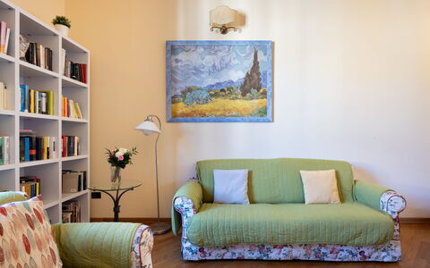 Cuore Di Firenze Apartment: Mueble, Diseño De Interiores, Sofá, Pared, Piso, Habitación, Suelo, Madera, Sala, Amarillo