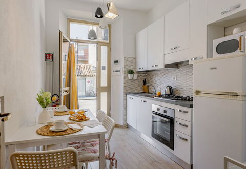 Casa La Conchiglia: Aparato De Cocina, Mueble, Cocina, Diseño De Interiores, Electrodoméstico, Mostrador, Piso, Madera, Electrodoméstico, Gabinetes