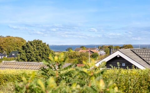 Tjarven - 350M from the Sea: Cielo, Azul, Verde, Arbusto, Paisaje, Nube, Casa, Luz De Sol, Cabaña, Suburbio