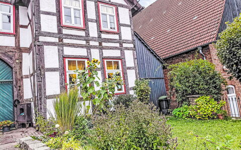 Schwalenberg 111: Arbusto, Casa, Casa, Jardín, Cabaña, Yarda, Patio Interior, Paisajismo, Maceta