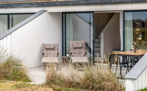 Adelbrand - 1Km from the Sea: Madera, Mueble, Departamento, Habitación, Techo, Manchas De Madera, Silla, Madera Dura, Barniz, Maderas