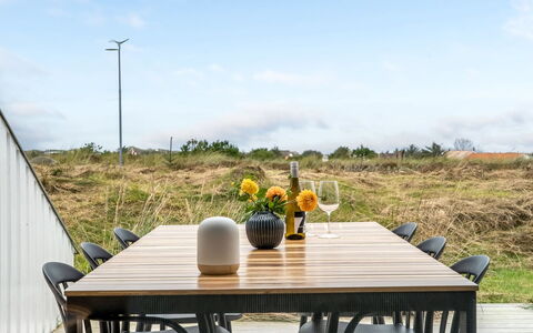 Adelbrand - 1Km from the Sea: Madera, Mueble, Departamento, Habitación, Techo, Manchas De Madera, Silla, Madera Dura, Barniz, Maderas