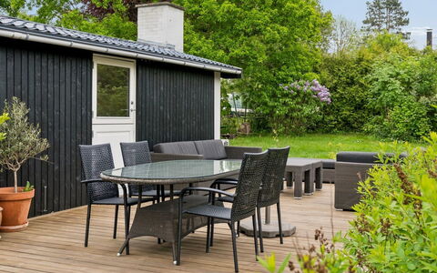 Gun - 300M to the Fjord: Mueble, Madera, Mueble Para Exteriores, Mesa, Silla, Mesa Al Aire Libre, Jardín, Cocina Y Comedor Mesa, Sombra, Porche