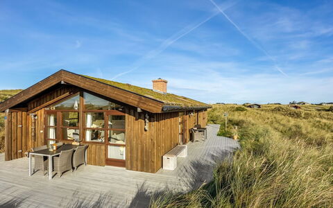 Sigbritt - 750M from the Sea: Cabaña, Patio Interior, Yarda, Edificios Del Jardín, Cobertizo, Vía Muerta, Mueble Para Exteriores, Cuarto De Troncos, Estructura Al Aire Libre, Choza