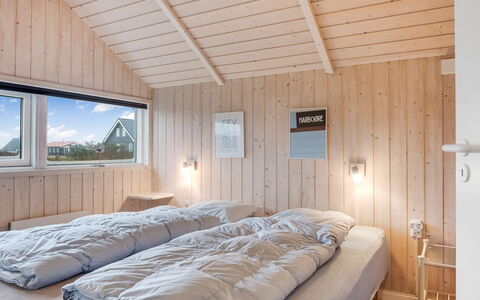 Bryngeir - 100M from the Sea: Madera, Habitación, Cama, Sábana, Lecho, Casa, Marco De La Cama, Linos, Madera Dura, Congelación