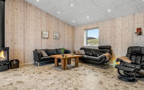 Gillis - 1Km from the Sea: Piso, Madera, Suelo, Diseño De Interiores, Techo, Mueble, Suelos De Madera, Sala, Casa, Habitación