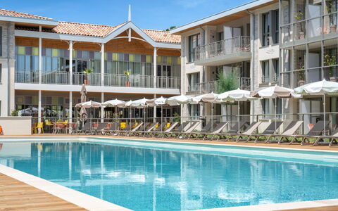 Arcachon 602: Piscina, Recurso, Eco Hotel, Hotel, Ciudad De Vacaciones, Mueble Para Exteriores, Villa, Sunlounger, Paraguas, Hotel Boutique