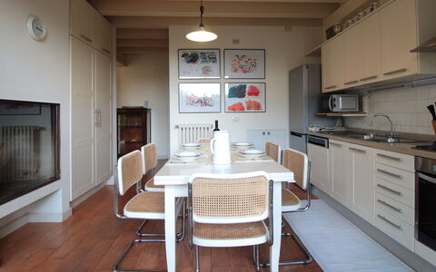 Calicantus, Verona, Pool, Wifi: Mueble, Diseño De Interiores, Piso, Cocina, Suelo, Madera, Silla, Techo, Cocina Y Comedor Mesa, Mesa