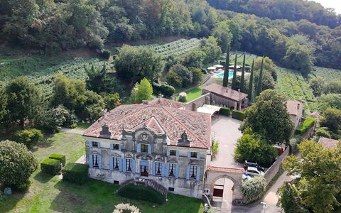 Calicantus, Verona, Pool, Wifi: Fachada, Arbusto, Inmuebles, Mansión, Jardín, Villa, Hacienda, Casa Señorial, Casa De Campo, Paisajismo