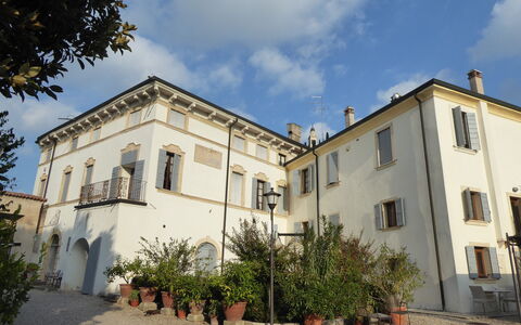 Calicantus, Verona, Pool, Wifi: Inmuebles, Balcón, Moldura, Mansión, Hacienda, Villa, Yeso