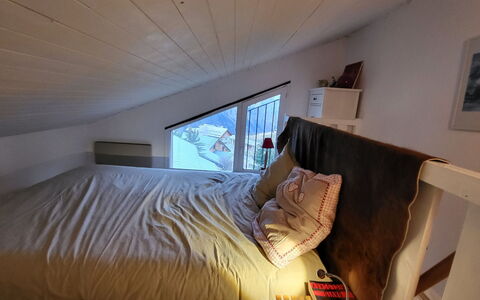 Balcons de Venosc: Mueble, Habitación, Diseño De Interiores, Suelo, Sábana, Cama, Piso, Madera, Lecho, Linos